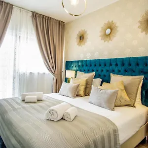 Appartement Gaze Out At The In A Retro-chic Getaway, Lisboa